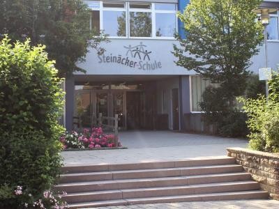 1 Eingang Steinäcker-Schule