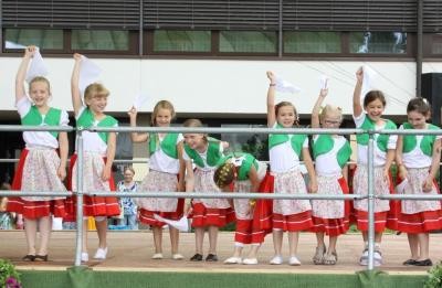 Aufführung aus Ungarn beim Dorfstraßenfest