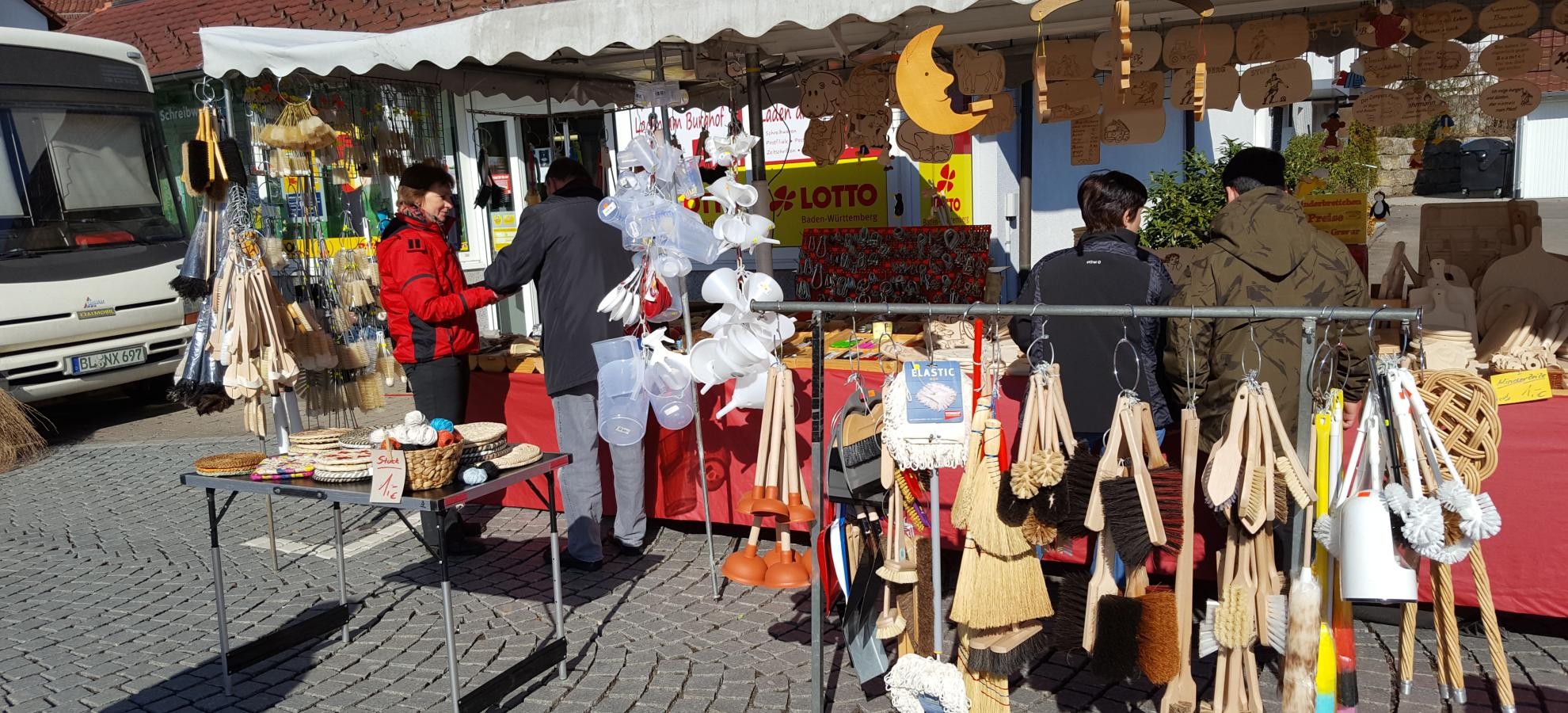 Krämerstand auf dem Osterjahrmarkt Krämerstand auf dem Osterjahrmarkt